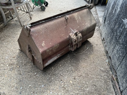 Bucket for tractor - for, with