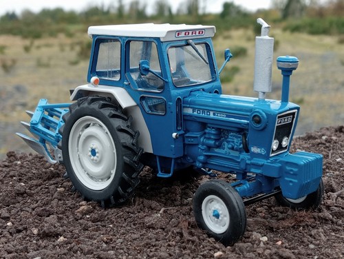 Britains ford tractor - britains,