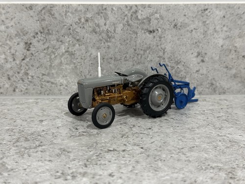 Universal hobbies massey - universal,