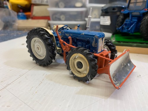 Britains fordson super - britains.,