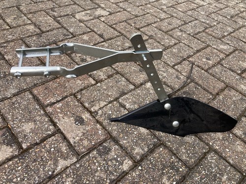Mantis tiller plough - plough, ridger